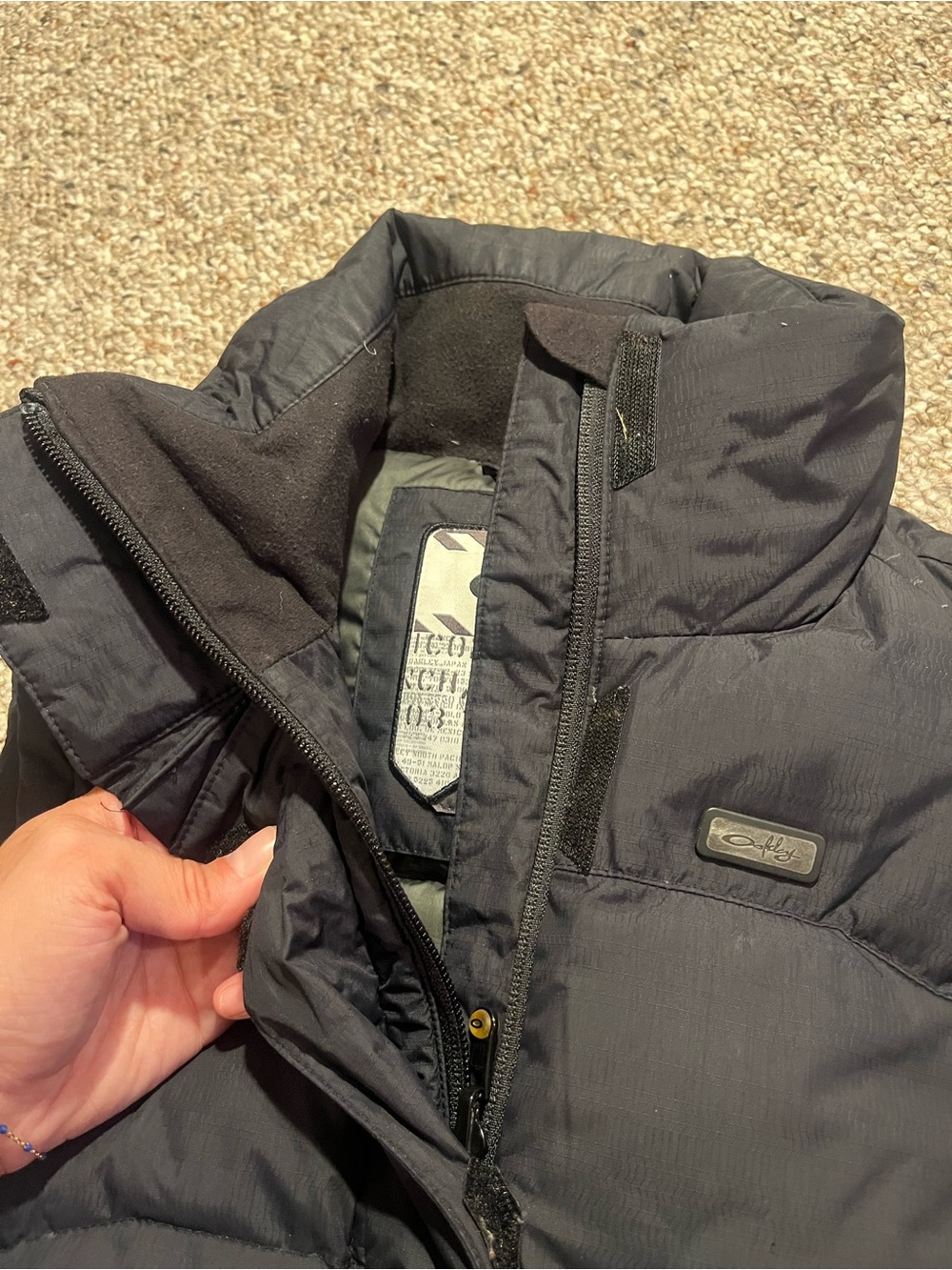 Oakley Black Quilted Puffer Vest for Women - Picture 3 of 8